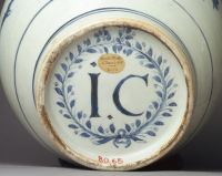 Japan%2C%20Saga%20prefecture%2C%20Arita%20kilns%2C%20%3Cb%3E%3Ci%3E%20Hizen%20Ware%20Apothecary%20Jar%20with%20Bird-and-Flower%20Design%3C%2Fi%3E%3C%2Fb%3E%2C%201670s%2C%20porcelain%20with%20underglaze%20blue%20painting%2C%20Museum%20Purchase%3A%20Funds%20provided%20by%20Morris%20Schnitzer%20in%20honor%20of%20Mildred%20Schnitzer%2C%20public%20domain%2C%2080.65